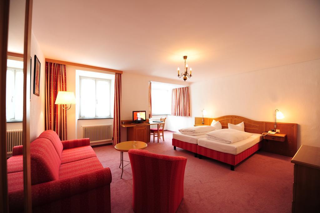 Hotel Krone Matrei am Brenner Phòng bức ảnh