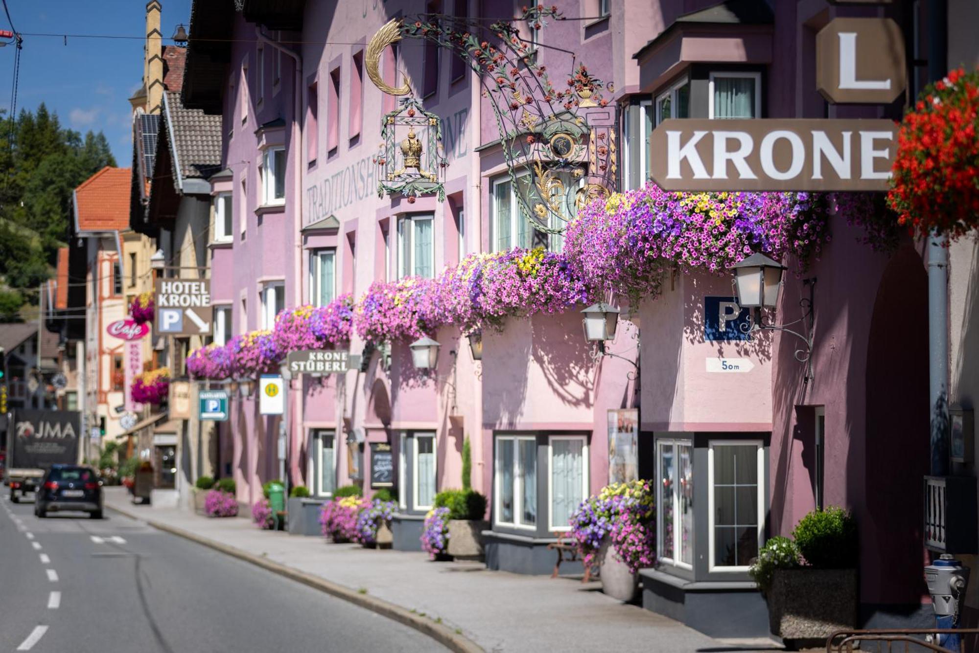 Hotel Krone Matrei am Brenner Ngoại thất bức ảnh