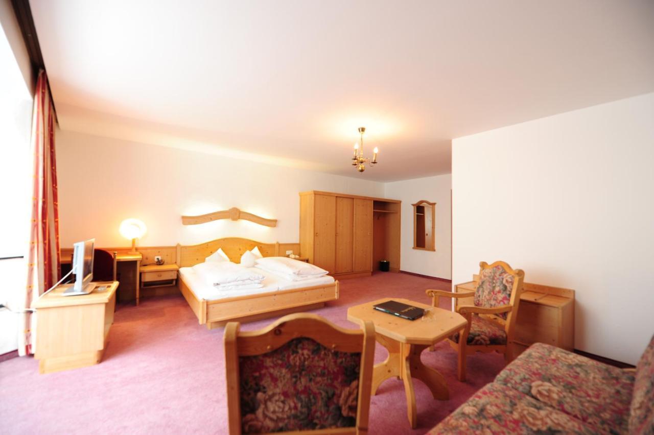 Hotel Krone Matrei am Brenner Ngoại thất bức ảnh