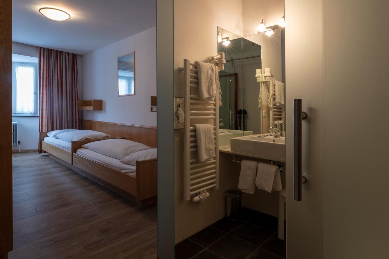 Hotel Krone Matrei am Brenner Ngoại thất bức ảnh
