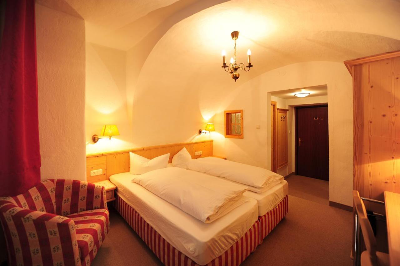 Hotel Krone Matrei am Brenner Ngoại thất bức ảnh