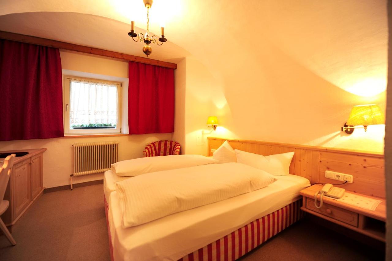 Hotel Krone Matrei am Brenner Ngoại thất bức ảnh