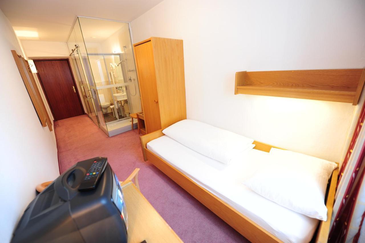 Hotel Krone Matrei am Brenner Ngoại thất bức ảnh