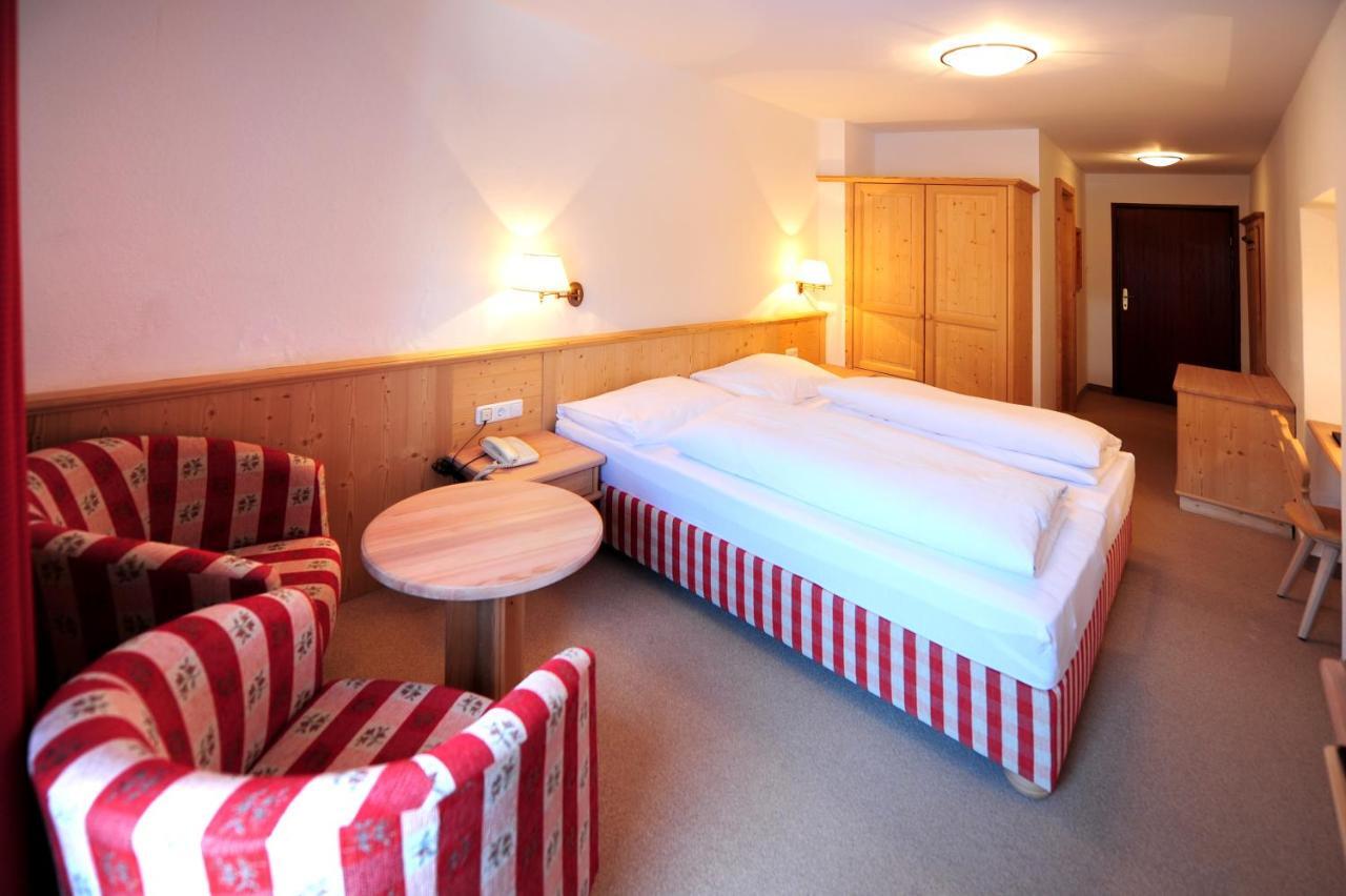 Hotel Krone Matrei am Brenner Ngoại thất bức ảnh