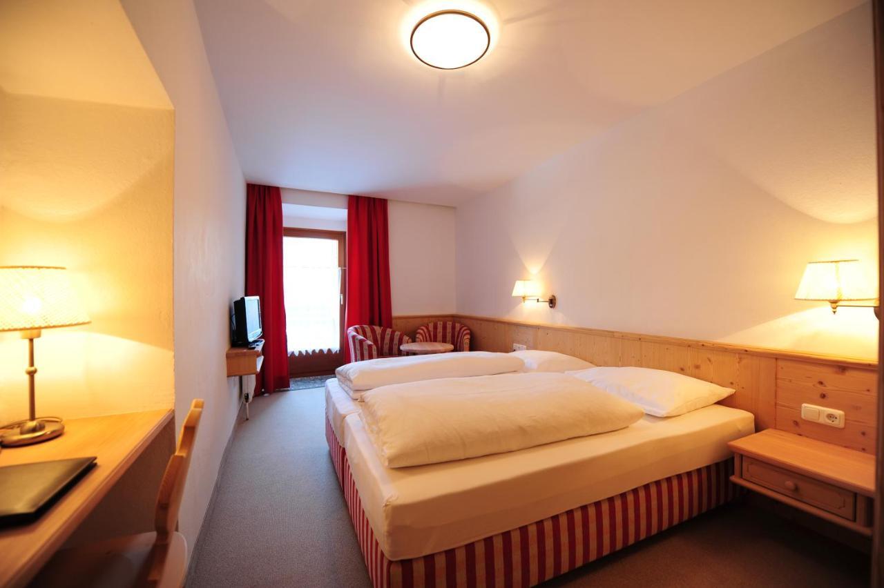Hotel Krone Matrei am Brenner Ngoại thất bức ảnh