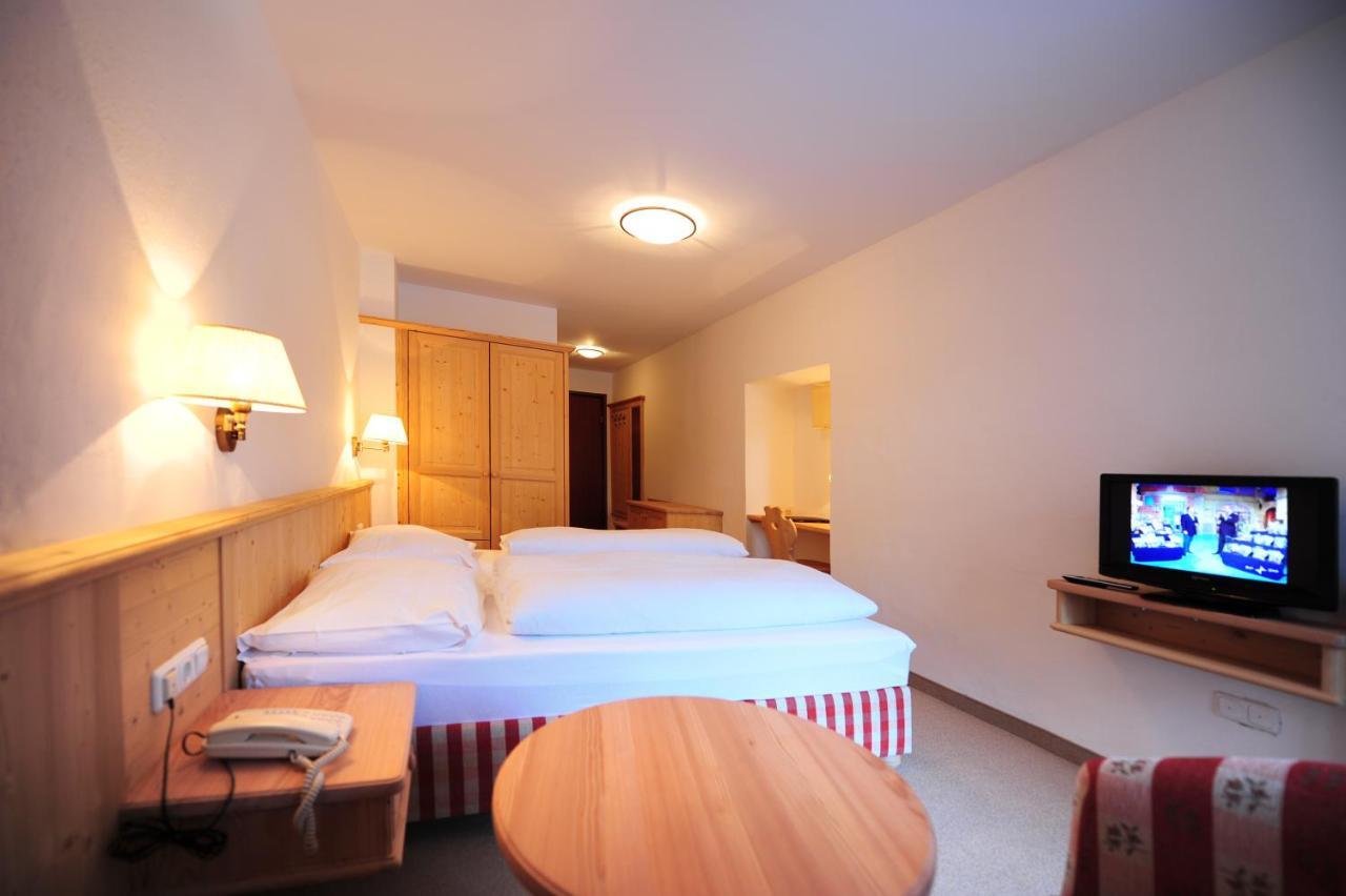 Hotel Krone Matrei am Brenner Ngoại thất bức ảnh