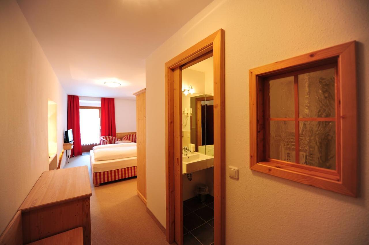 Hotel Krone Matrei am Brenner Ngoại thất bức ảnh