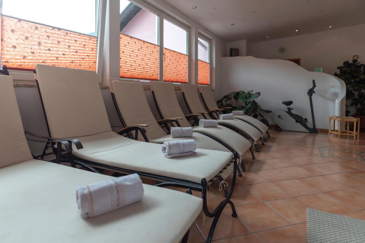 Hotel Krone Matrei am Brenner Ngoại thất bức ảnh
