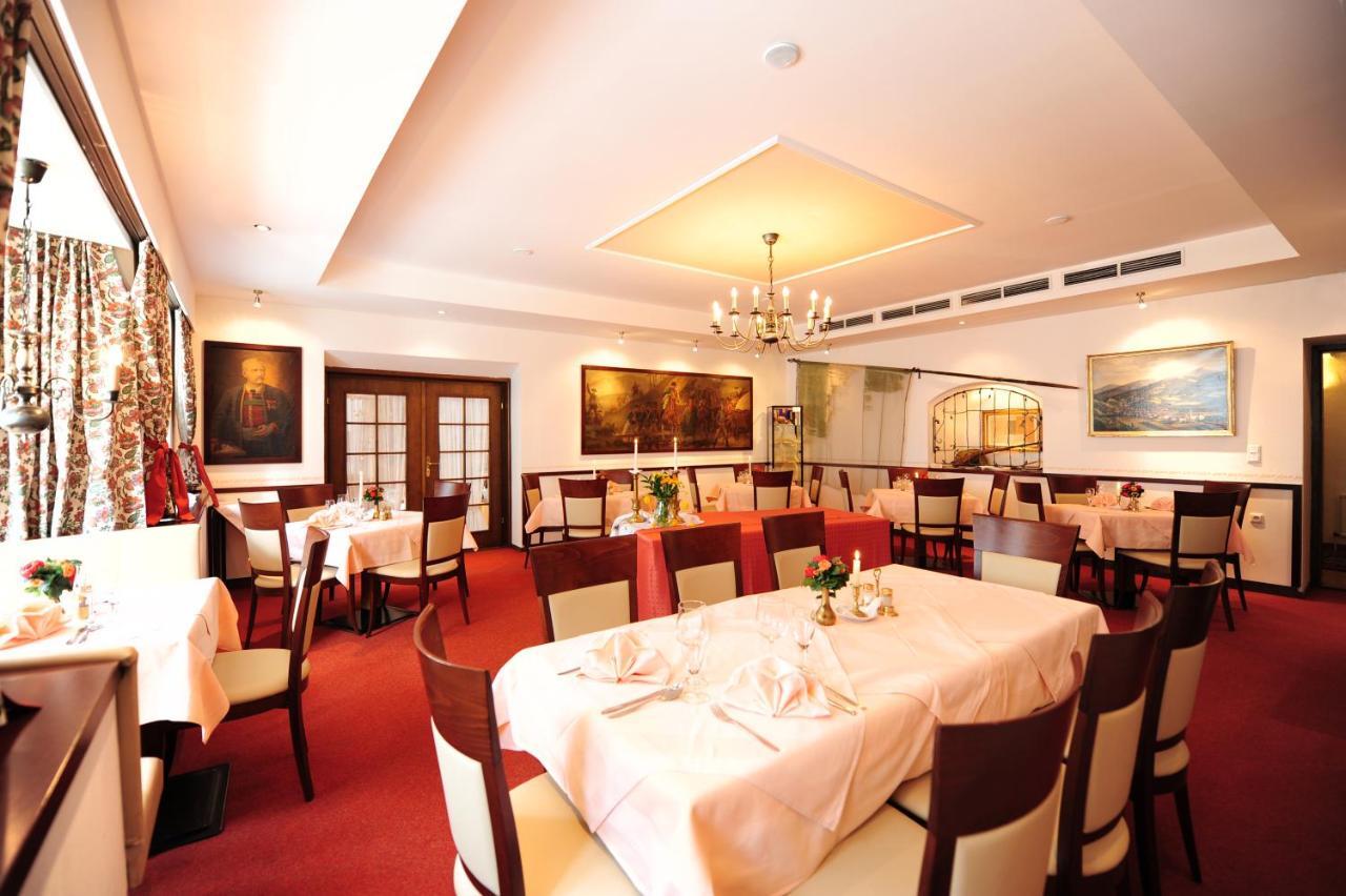 Hotel Krone Matrei am Brenner Ngoại thất bức ảnh