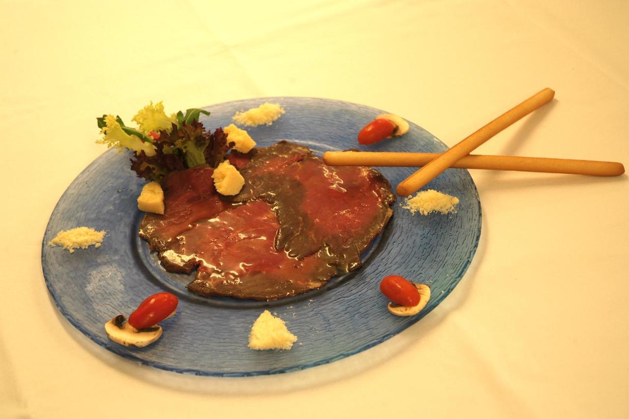 Hotel Krone Matrei am Brenner Ngoại thất bức ảnh