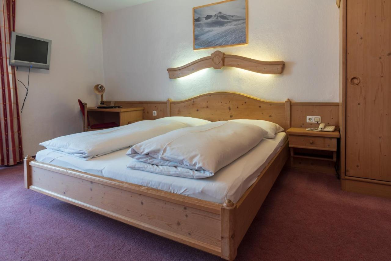 Hotel Krone Matrei am Brenner Ngoại thất bức ảnh